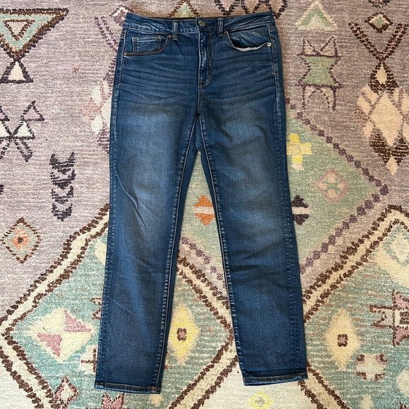 AMERICAN EAGLE HI-RISE SKINNY JEANS IN SIZE 8 - SHORT LENGTH - Picture 1 of 4